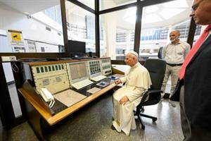 I 43 anni da prete di Leone XIV: come ha festeggiato (tra le antenne radio)